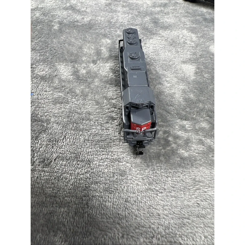 Southern Pacific Locomotive + Tank Car RR # 9794 GP-60‎ Train Set Lot of 2 NEW